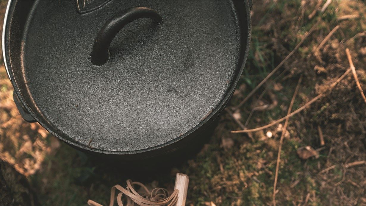 ROBENS Carson Dutch Oven - żeliwny kociołek ogniskowy - pojemność: 8,2 litra 